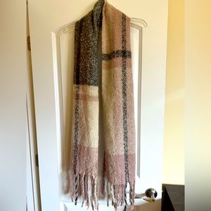 Winter scarf, very soft material.